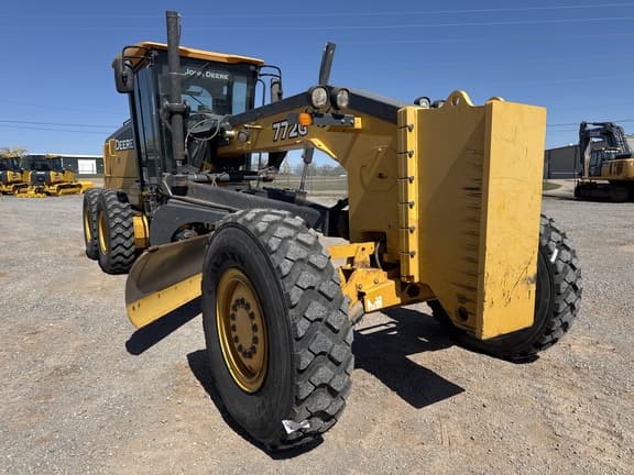 2020 John Deere 772G on the lot