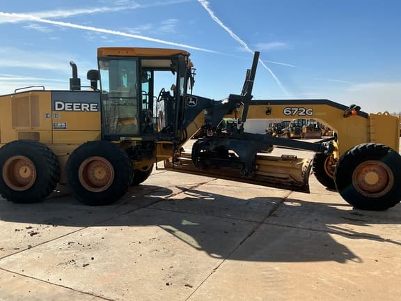 2009 John Deere 672G on the lot