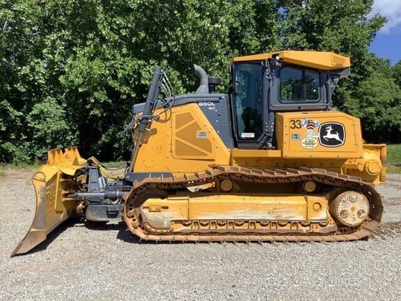 2019 John Deere 850L WLT on the lot