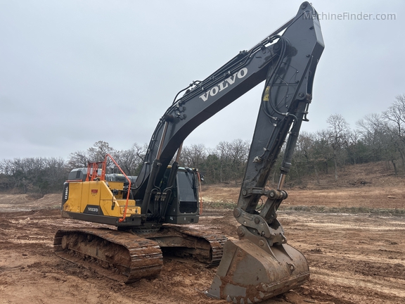 2022 Volvo EC380EL on the lot